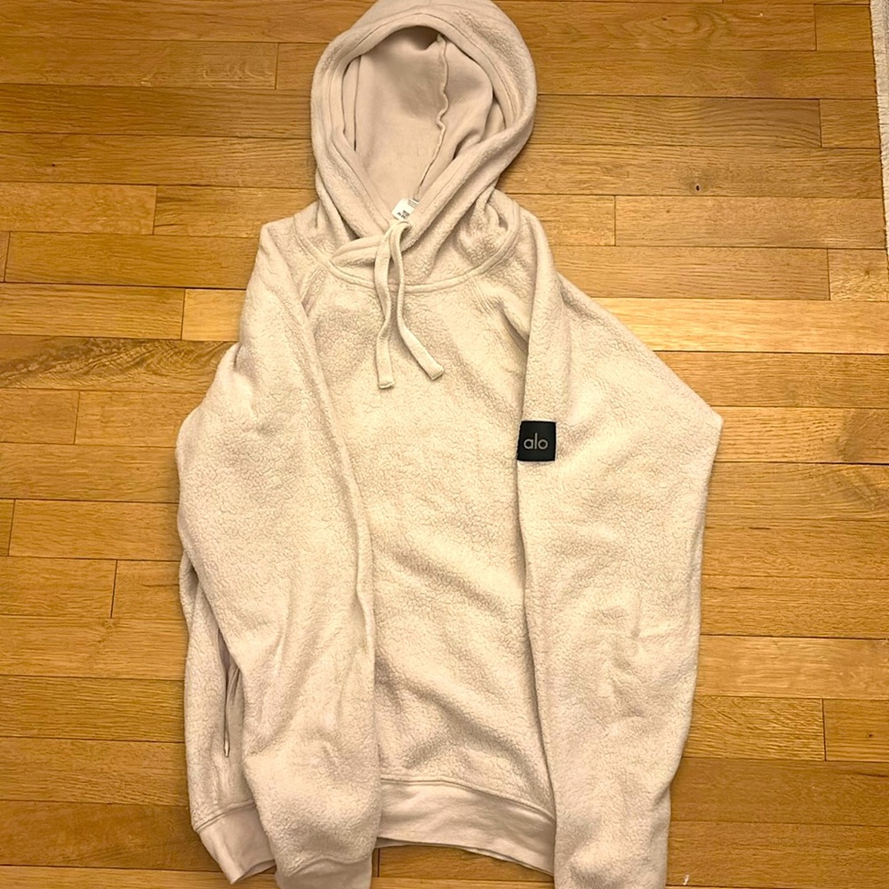 Men’s size L Alo hoody - VERY soft fleece like material - like new!